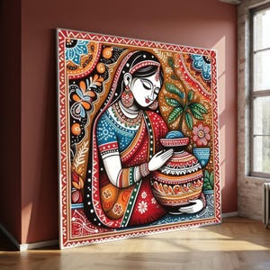 Könnte beinhalten: Ein großes, gerahmtes Kunstwerk mit einer stilisierten Illustration einer Frau in traditioneller indischer Kleidung. Das Kunstwerk ist reich an Farben, mit Rot-, Blau-, Orange- und Grüntönen. Die Frau hält einen dekorativen Topf, und der Hintergrund ist mit komplizierten Mustern gefüllt.