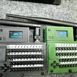 2 Meshtastic STAND ALONE nodes ready to use 915mhz Heltec V3 Radio node w/ custom case 3000mah battery BLACK