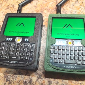MeshCore OFF Grid communication system 2 T-Deck Radios Ready to use 915mhz