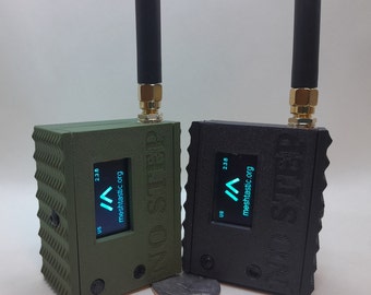 2 Meshtastic Knoten bereit 915MHZ Heltec V3 Radio Knoten mit benutzerdefinierten Fall 2000mah Batterie 1 GRÜN und 1 Schwarz zu verwenden