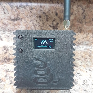 Meshtastic complete Node: 915mhz Heltec V3 Radio with Custom Black Case