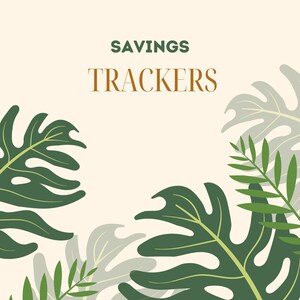 Könnte beinhalten: Ein digitaler druckbarer Sparplan mit tropischem Blattdesign. Der Text "SAVINGS TRACKERS" ist in brauner Schrift auf cremefarbenem Hintergrund dargestellt.