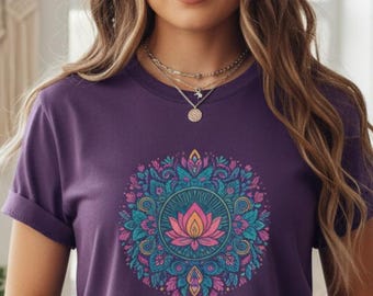 Lotus Mandala T-Shirt, Boho Lila Yoga T-Shirt, spirituelle Blumen Grafik Top, Festival Chakra Shirt, Meditation Geschenk für Sie