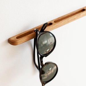Wooden glasses holder for wall, round, oak modern shelf, Wall-Mounted Eyeglass Holder,  hanger, entryway decoration, Craman Germany