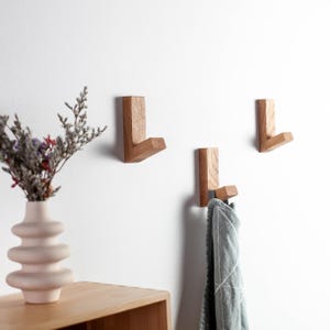 Self-Adhesive Oak Wall Hook – Square Geometric Wooden Hook Triangle, No Drilling, Peel & Stick Towel/Clothes Hook | Kitchen Bathroom Hallway