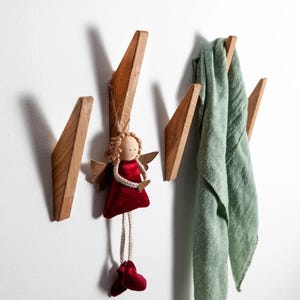 Rangement mural en bois de chêne, patère murale en chêne, crochets muraux décoratifs modernes, cadeau de décoration intérieure, décoration d'intérieur, Craman, N1 fabriqué en Allemagne