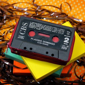 Handgemachte Kassetten Geldbörse - Placido Domingo Love Songs - Upcycled Opern Geschenk - Romantische Musikliebhaber Geldbörse - Vintage Kassette Geldbörse