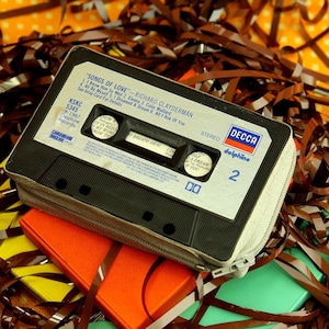 Handgemachte Kassetten Geldbörse - Richard Clayderman Songs of Love - Romantisches Musik Geschenk - Upcycled Vintage Geldbörse - Klavier Liebhaber Accessoire
