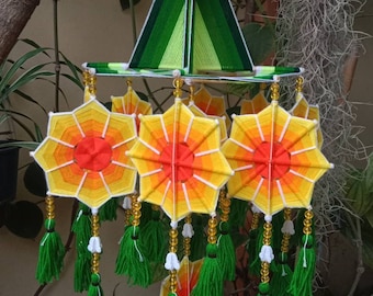 Campana de viento Mandala de girasol vibrante hecha a mano con cuentas de vidrio y borlas, decoración de arte de hilo naranja y amarillo, regalo único tejido a mano