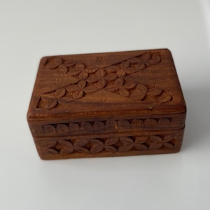 Vintage Hand Carved Wood Jewelry Trinket Box Ornate 5&quot; x 3&quot; 2.5 Floral Crafted in India.