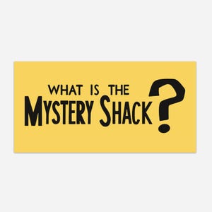 Puede incluir: Un rectángulo amarillo con el texto negro "WHAT IS THE MYSTERY SHACK" y un signo de interrogación negro. El texto está en una fuente audaz y juguetona. El diseño es simple y llamativo.