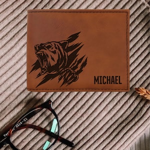 Cartera con oso grabado, cartera de cuero personalizada para hombre, regalo de camping para hombre, regalo único para campistas, regalo para padre, regalo para papá, regalo de Navidad