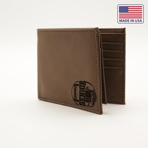 Regalo de graduación único para amantes de los deportes, regalo de graduación personalizado para amigos, billetera de cuero para hombres, regalo para novio, billeteras grabadas para hombres