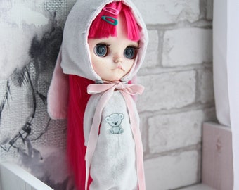 Blythe Puppe mit langen rosa Haaren, OOAK Blythe Puppe mit TBL Körper, Sammlungspuppe mit großem Outfit