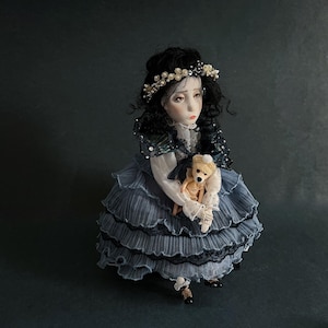Lara Holzkunstpuppe | Künstler Spielzeug | Handgemachte Stoffpuppe | Sammler Puppe
