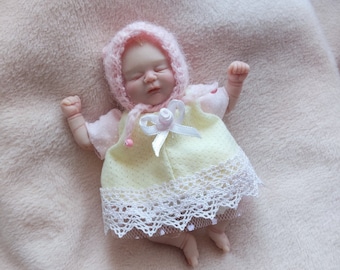 Mini reborn doll OOAK clay baby Realistic reborn girl  4,7 inches