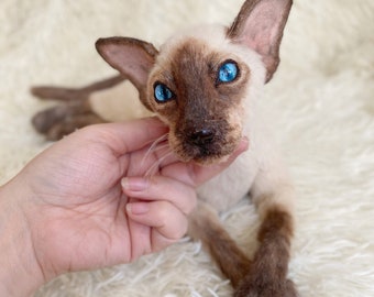 Peluche réaliste chat siamois sur commande