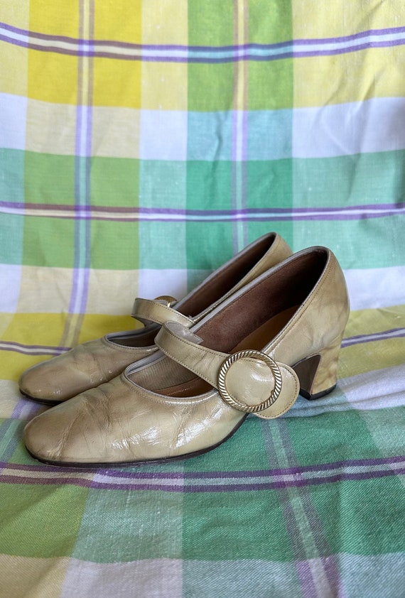 1960s mary jane shoes