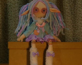 Lila | Handmade Ball-Jointed Rag Doll 35cm | Button-Eyed Doll | Dettachable Clothes