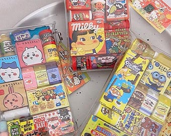 Anpassbare Mini-Puppentasche mit durchsichtigem Kunststoffbeutel und zufälligen Miniaturen - süßes Farbthema