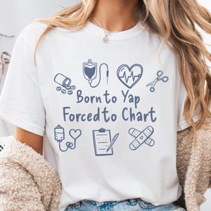 Tee-shirt d'allaitement couleurs confort drôle né à Yap IMC ER équipe de nuit nouvelle diplômée infirmière chemise Doodle tee RN cadeau pour les infirmières semaine anniversaire collègue