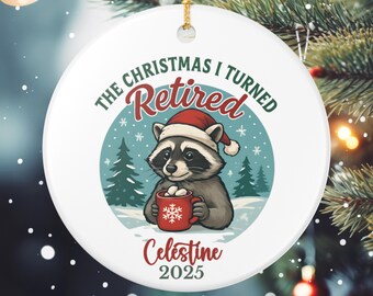 アライグマのクリスマスの面白い退職オーナメント。同僚の退職