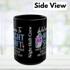 Pu&ograve; includere: Tazza da caff&egrave; in ceramica nera con un design bianco con due gufi e il testo "Benvenuti al team notturno" e "Oggi &egrave; luned&igrave;, ieri &egrave; oggi".