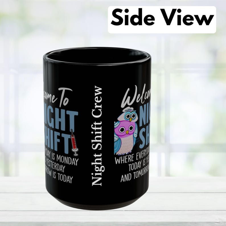 Pu&ograve; includere: Tazza da caff&egrave; in ceramica nera con un design bianco con due gufi e il testo "Benvenuti al team notturno" e "Oggi &egrave; luned&igrave;, ieri &egrave; oggi".