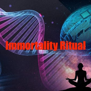 Pode incluir: Ilustração digital com uma ampulheta, uma hélice de ADN e um cérebro com padrões de circuitos. O texto vermelho diz "Immortality Ritual". Uma silhueta medita em primeiro plano, sobre um fundo cósmico.