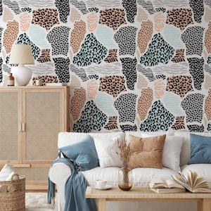 Carta da parati con stampa leopardata astratta, murale marrone staccabile e attaccabile, design da parete con stampa animale, decorazione da parete moderna rimovibile, arte chic per la stanza