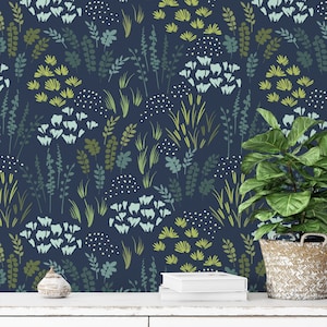 Dunkelblaue Tapete zum Abziehen und Aufkleben von Blumen und Blättern, Wandbild mit botanischer Wiese in Blau und Grün
