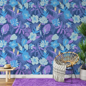 Carta da parati adesiva con illustrazione floreale blu e viola, murale con fiori esotici tropicali, decorazione murale autoadesiva per soggiorno