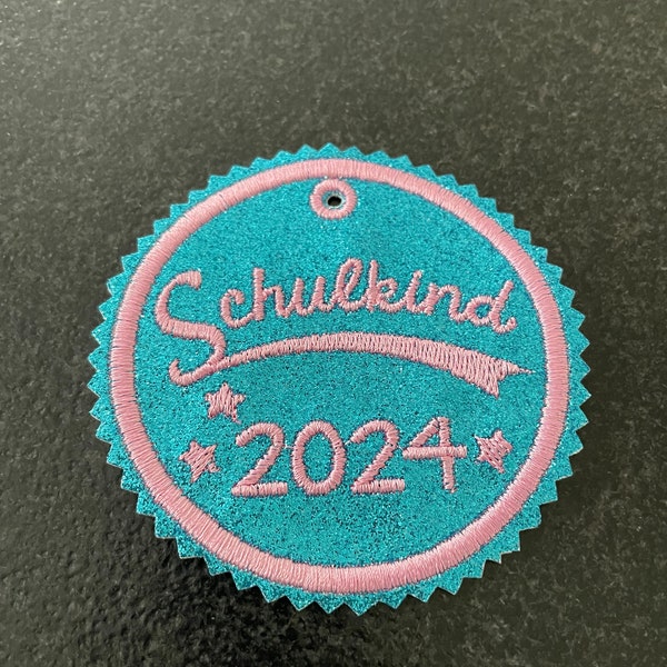 Schulkind 2024, Anhänger für Schultüte, Button