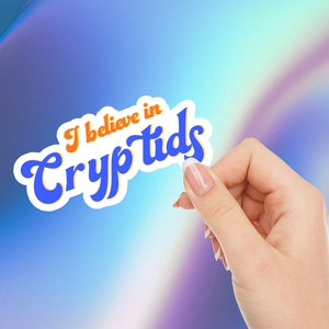 Creo en críptidos pegatina / críptidos y criaturas míticas / Calcomanía de vinilo de alta calidad para computadora portátil, botella de agua, vaso, teléfono, computadora portátil