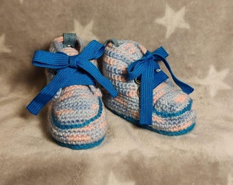 Knitted children's shoes