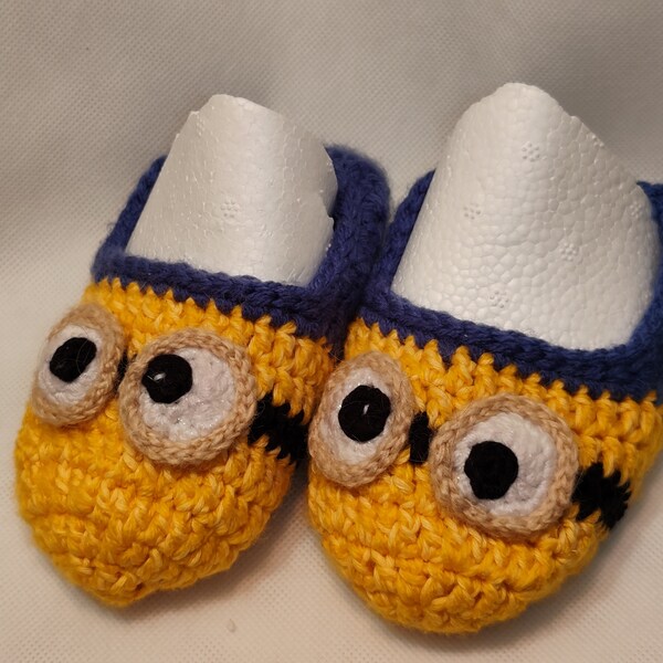 mens minion slippers