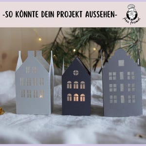 Puede incluir: Tres casas de papel con ventanas y luces en su interior. Las casas son grises, gris oscuro y gris claro. El texto "SO KÖNNTE DEIN PROJEKT AUSSEHEN" está en la parte superior de la imagen.