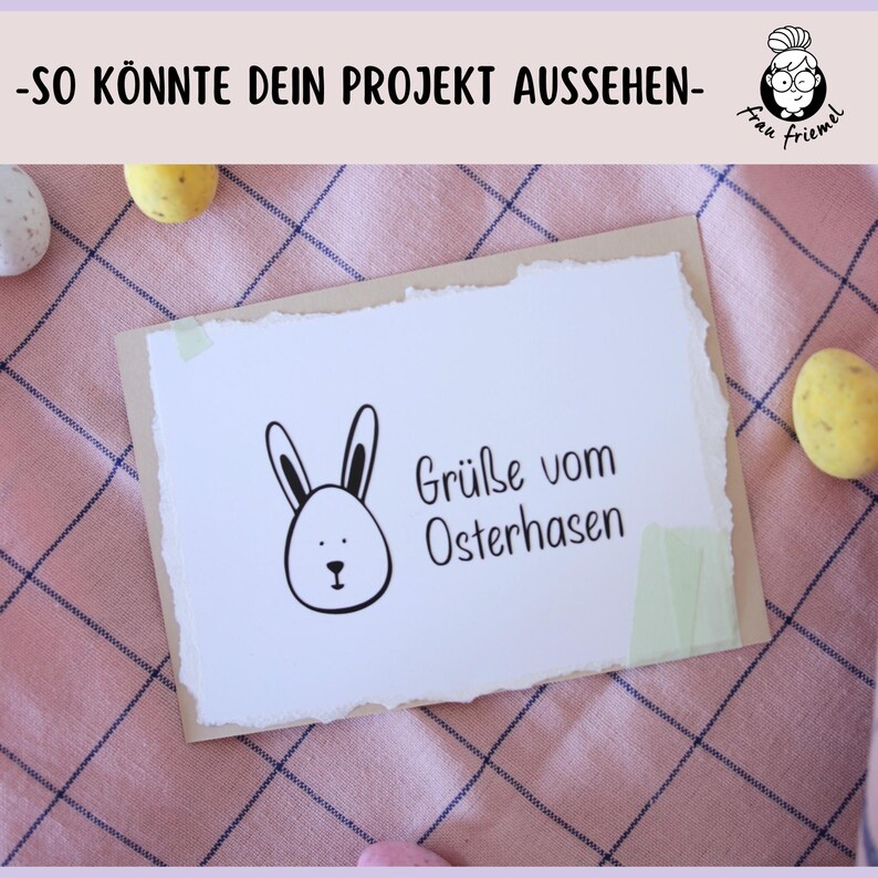 Puede incluir: Una tarjeta blanca con una ilustraci&oacute;n en blanco y negro de un conejo y el texto "Gr&uuml;&szlig;e vom Osterhasen" sobre un fondo a cuadros rosa y blanco.