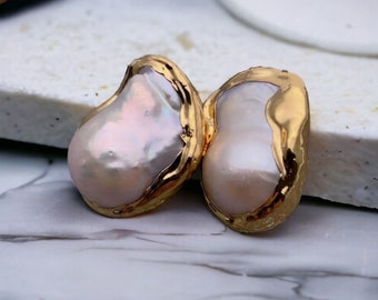 Stud Earrings. Vintage Earrings. White Pearl Earrings. Baroque Style