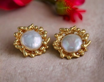 Boucles d'oreilles en perles. Perle baroque vintage. Boucles d'oreilles. Laiton, or 18 carats. Cadeau pour elle