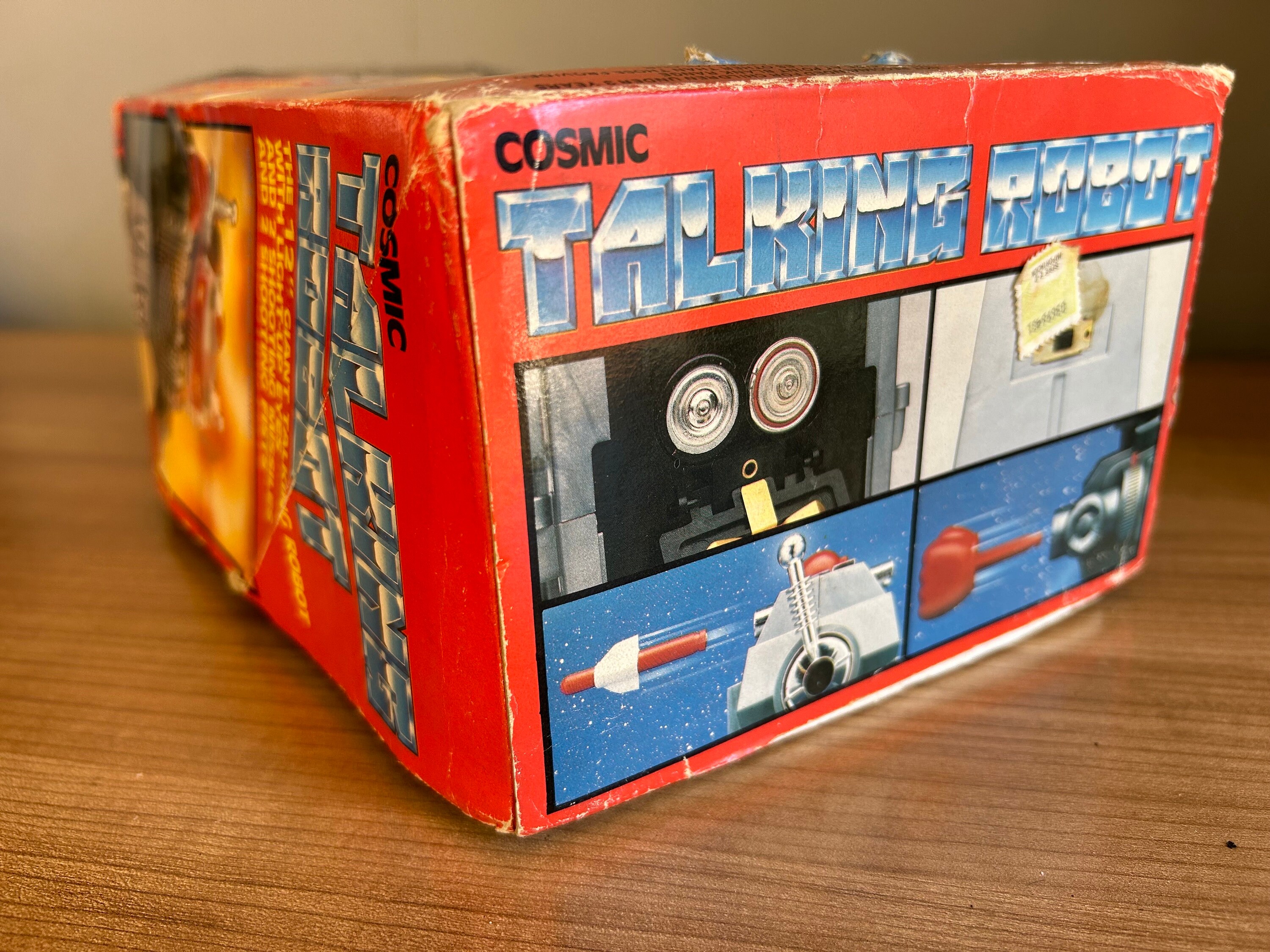 Cosmic Talking Robot From the 80s, Talks When You Press Its