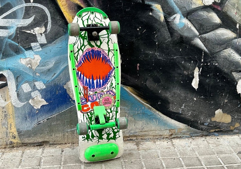 old school skateboard
monopatin antiguo
sanchesky
regalos para papá
powell peralta
santa cruz
regalo skater
skate board
vintage skateboard
1980s skateboards
skateboard oldschool
1990s skateboard
retro skateboard