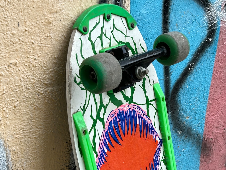 old school skateboard,
monopatin antiguo,
sanchesky,
regalos para papá,
powell peralta,
santa cruz,
regalo skater,
skate board,
vintage skateboard,
1980s skateboards,
skateboard oldschool,
1990s skateboard,
retro skateboard