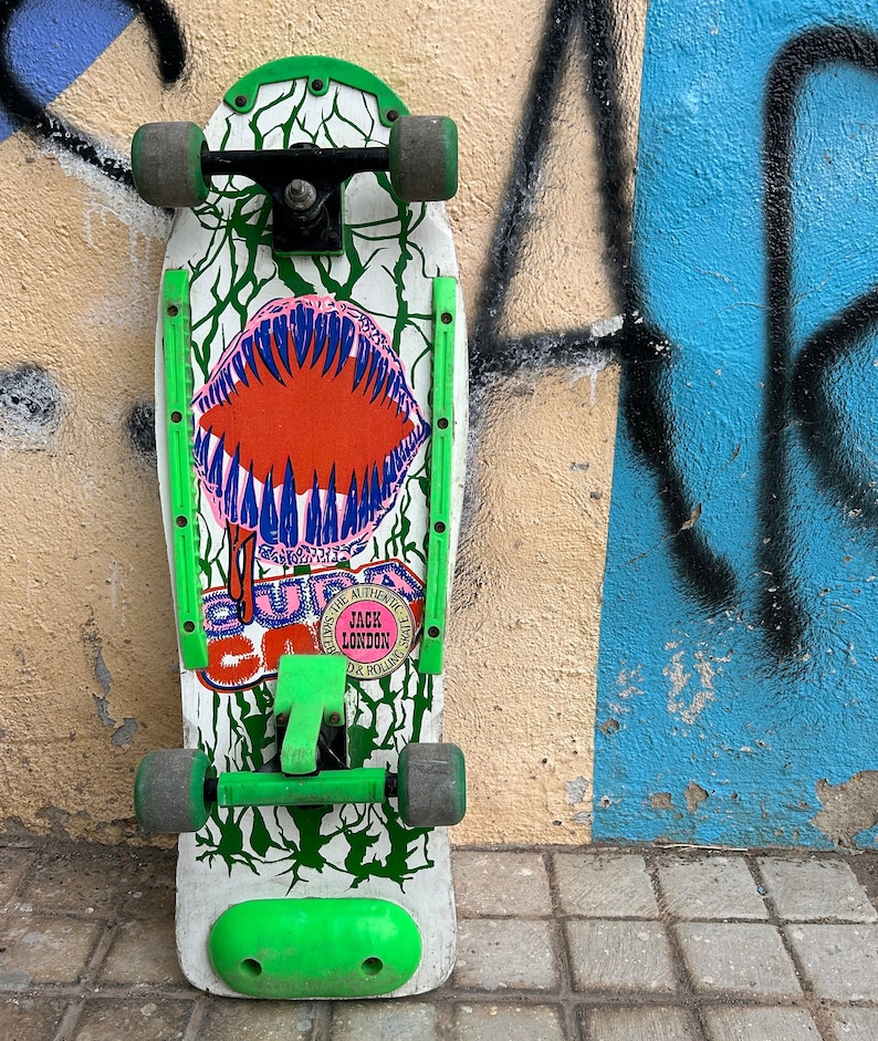 old school skateboard
monopatin antiguo
sanchesky
regalos para papá
powell peralta
santa cruz
regalo skater
skate board
vintage skateboard
1980s skateboards
skateboard oldschool
1990s skateboard
retro skateboard