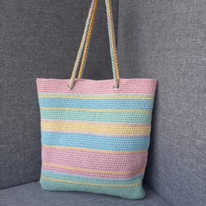 Mehrfarbige handgemachte gehäkelte Umhängetasche aus Baumwolle, gefütterte Tasche, Boho-Tasche