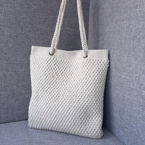 Gehäkelte weiße handgemachte Umhängetasche, gefütterte Tasche, Tasche im Boho-Stil