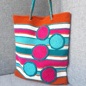 Mehrfarbige gehäkelte Umhängetasche aus Baumwolle, handgefertigte gefütterte Tasche, Tasche im Boho-Stil