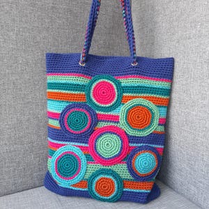 Mehrfarbige handgemachte gehäkelte Umhängetasche aus Baumwolle, gefütterte Tasche, Tasche im Boho-Stil