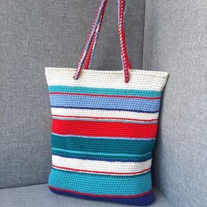 Mehrfarbige handgemachte gehäkelte Umhängetasche aus Baumwolle, gefütterte Tasche, Boho-Tasche