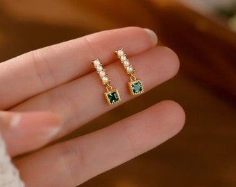 Emerald Earrings,  Pearl Earrings, 14k Gold Earrings, Geometric Earrings, Dainty Earrings, Bridesmaid Earrings, Gift for Mom, Gift For Her!